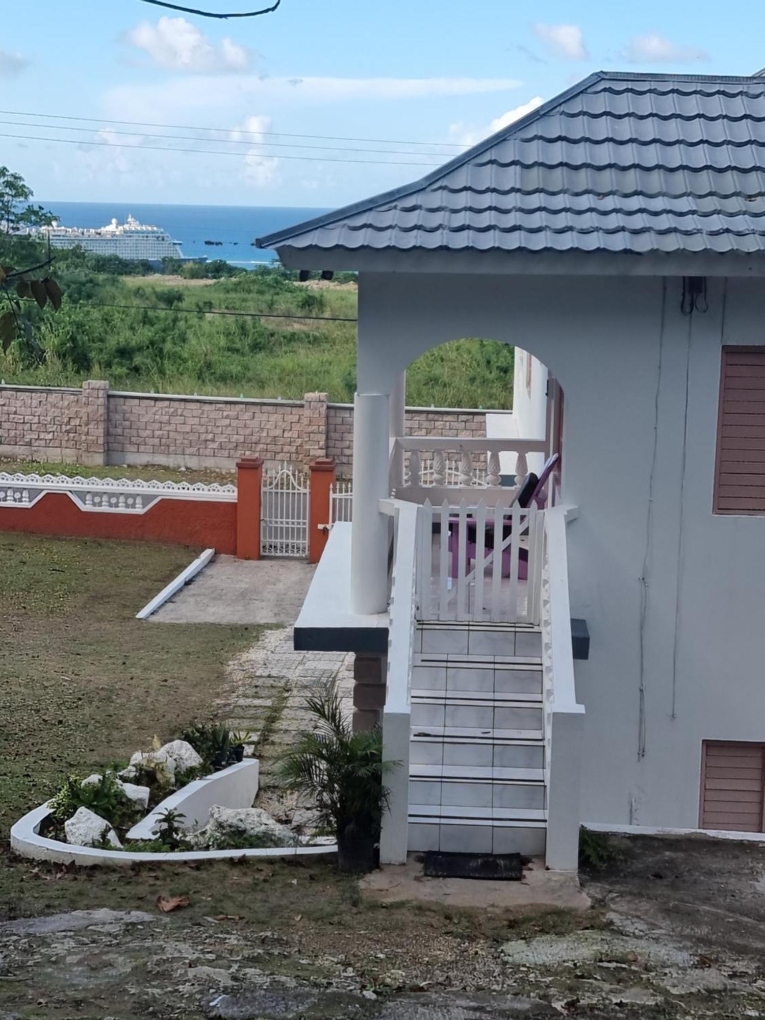 Shaw Park Gem Apt 12D Ocho Rios Exterior photo